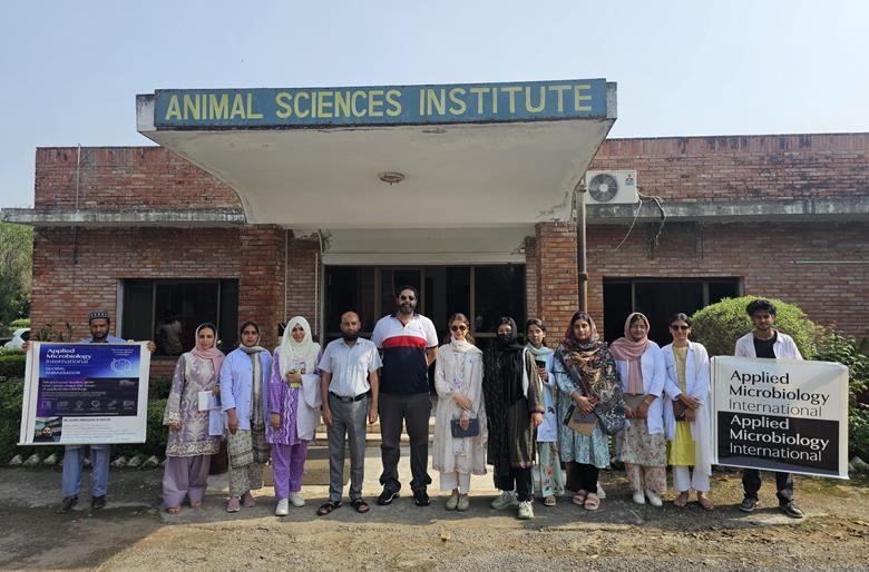 Arsalan Zaidi and his students.jpg